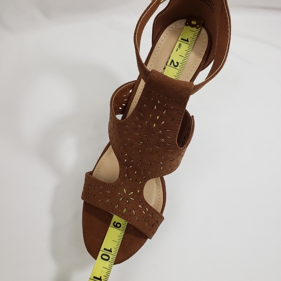 JustFab SHEREE Platform Sandals - Picture 13 of 16